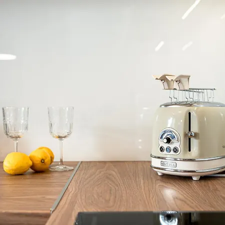 Quiet Courtyard Near Old Town Apartment